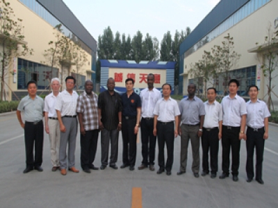 熱烈歡迎非洲諸國(guó)大使代表團(tuán)訪(fǎng)問(wèn)天意機(jī)械！