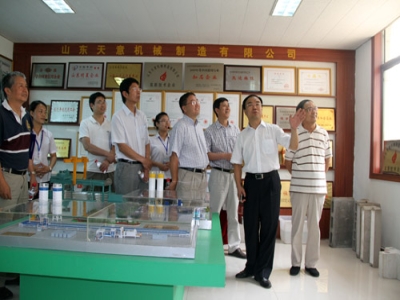 2012.7.28日山東天意兩項科技成果鑒定順利通過，北京領(lǐng)導專家，到我公司參觀指導
