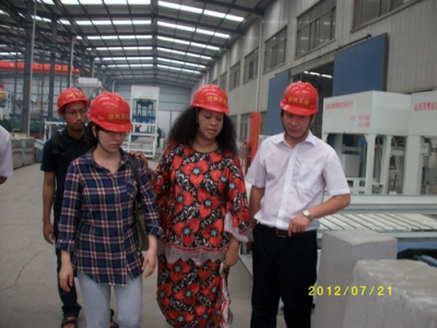 2012.7.21日坦桑尼亞總統(tǒng)夫人來我公司參觀指導、洽談合作