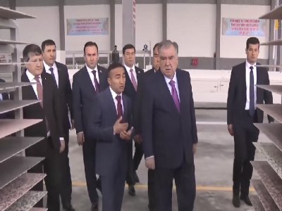 塔吉克斯坦總統(tǒng)拉赫蒙視察天意機械塔吉克客戶項目現(xiàn)場