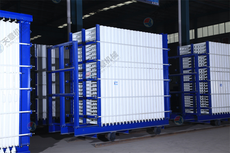 一次成型40塊板的復(fù)合墻板機(jī)，究竟有多好？