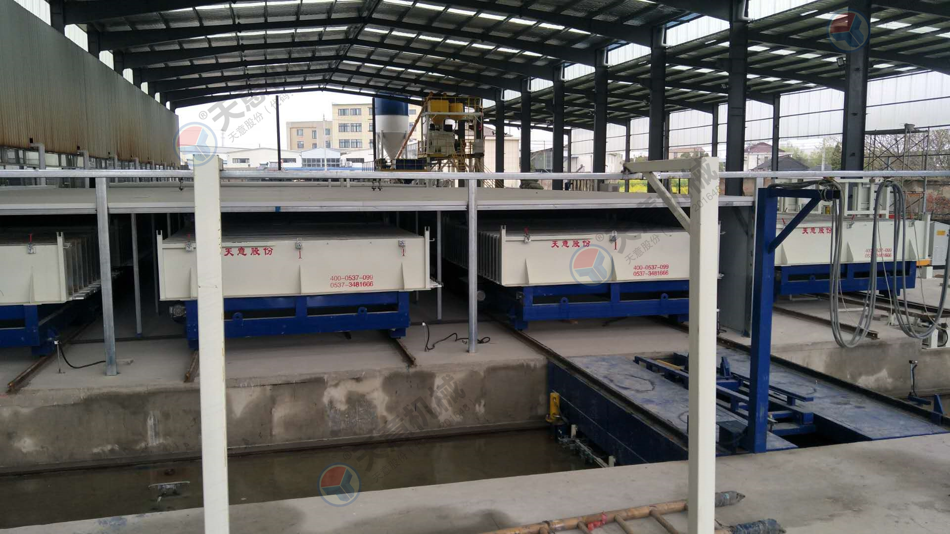 相對于傳統(tǒng)墻板機設備，新型墻板機有點更多